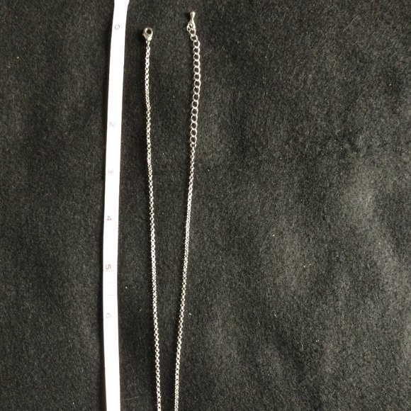 Women's necklace of silver-tone metal, 17" long square shaped pendant - Picture 2 of 3